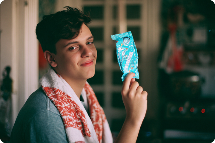 Российские подростки подсели на алкогольные конфеты. Почему их продают детям